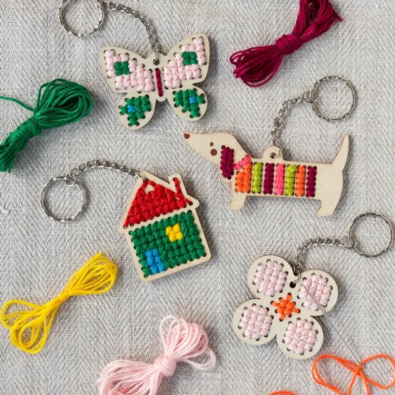 Rex London Stitch your own wooden keyring - Daisy Best
